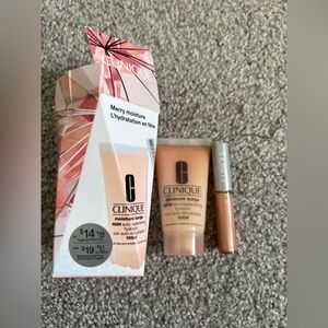 Clinique Peach Lip Balm Gloss & Moisturizer Gift Set